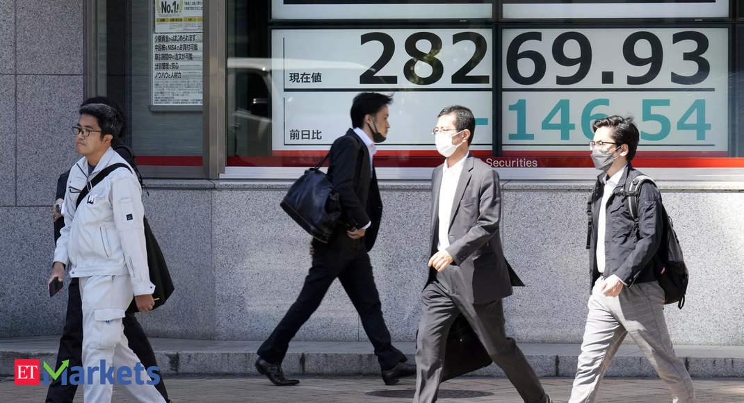 Read more about the article Asian shares rise, dollar weakens on bank sector fears
