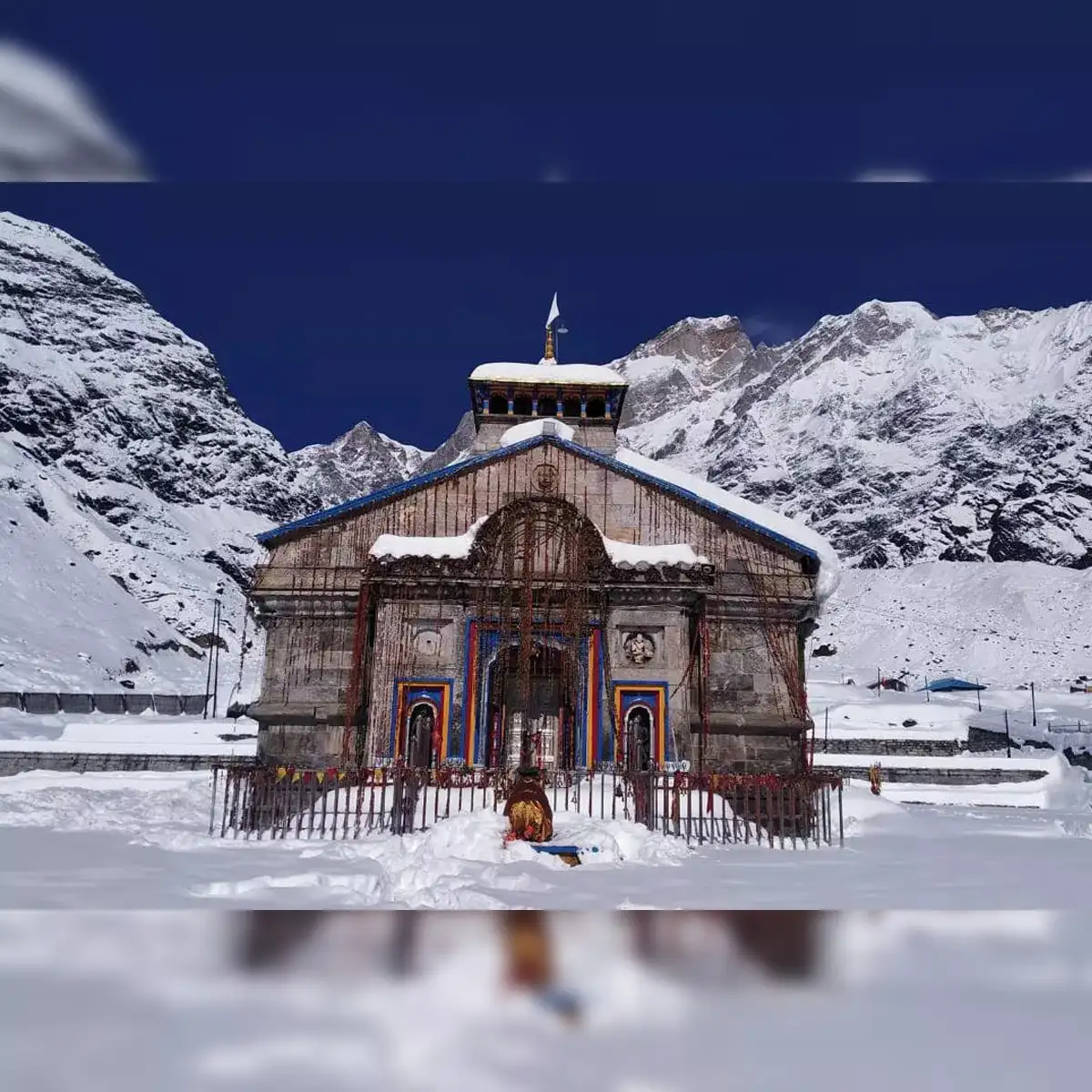 https://img.etimg.com/thumb/width-1200%2Cheight-1200%2Cimgsize-146504%2Cresizemode-75%2Cmsid-106944616/news/india/uttarakhand-kedarnath-dham-receives-heavy-snowfall.jpg