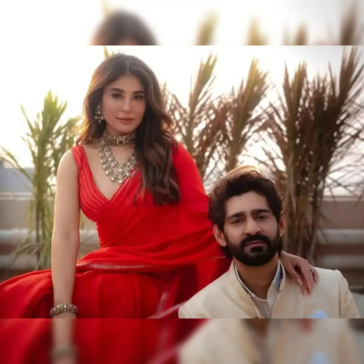 https://img.etimg.com/thumb/width-1200%2Cheight-1200%2Cimgsize-50146%2Cresizemode-75%2Cmsid-129489768/magazines/panache/kritika-kamra-gaurav-kapur-wedding-looks-bride-stuns-in-traditional-red-sari-groom-opts-for-custom-bandhgala-at-intimate-bandra-home-wedding.jpg