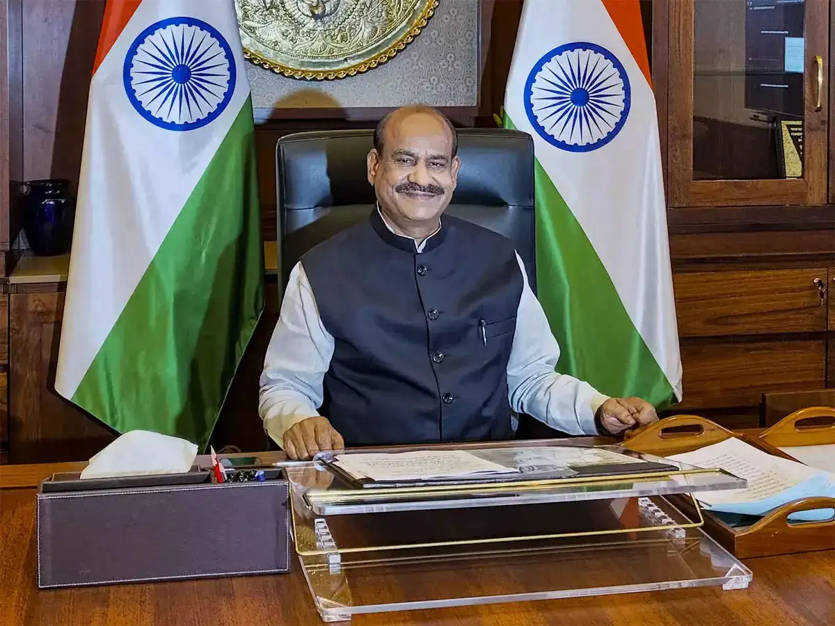 https://img.etimg.com/thumb/width-1200%2Cheight-900%2Cimgsize-115754%2Cresizemode-75%2Cmsid-110709055/news/elections/lok-sabha/rajasthan/om-birla-becomes-first-lok-sabha-speaker-in-20-years-to-be-re-elected-as-mp.jpg