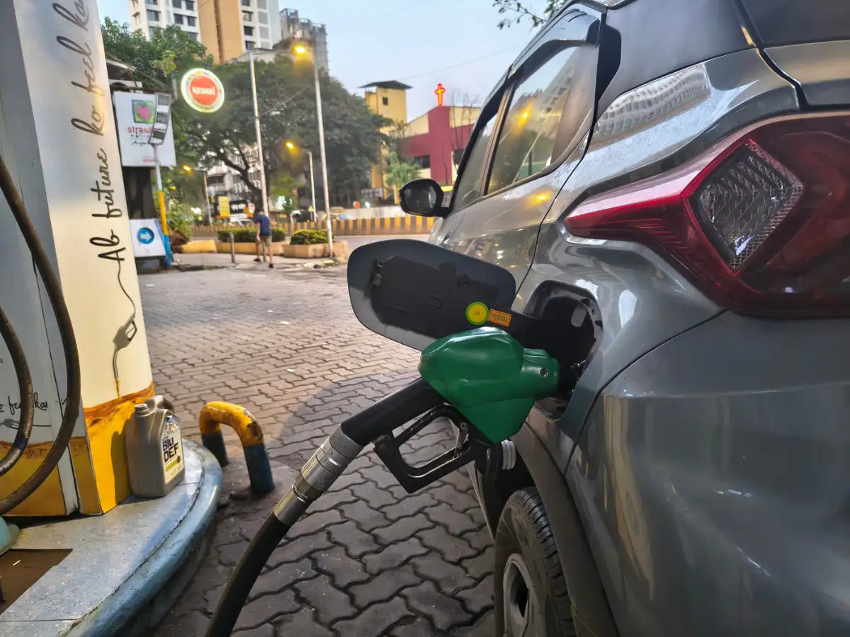 https://img.etimg.com/thumb/width-1200%2Cheight-900%2Cimgsize-1565119%2Cresizemode-75%2Cmsid-129948025/news/new-updates/e20-petrol-now-the-main-fuel-in-india-from-april-1-what-this-big-shift-means-and-can-your-car-handle-ethanol-blended-fuel.jpg