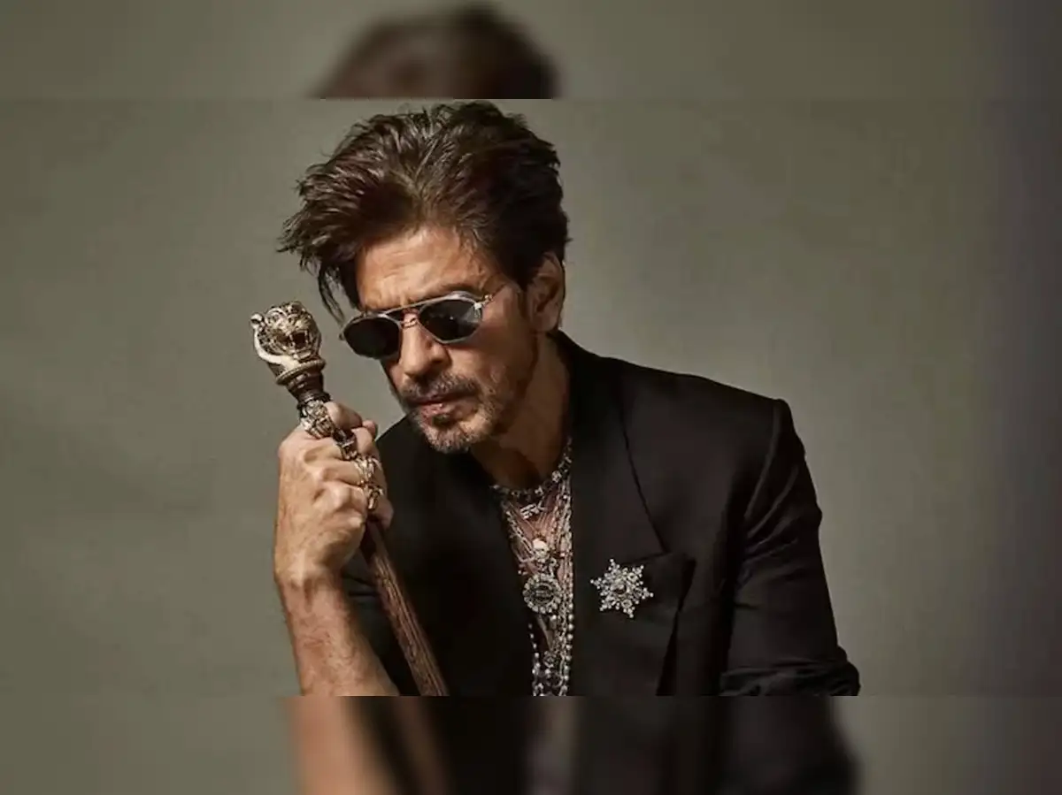 https://img.etimg.com/thumb/width-1200%2Cheight-900%2Cimgsize-36782%2Cresizemode-75%2Cmsid-125030812/news/india/shah-rukh-khan-starrer-king-to-release-in-2026.jpg