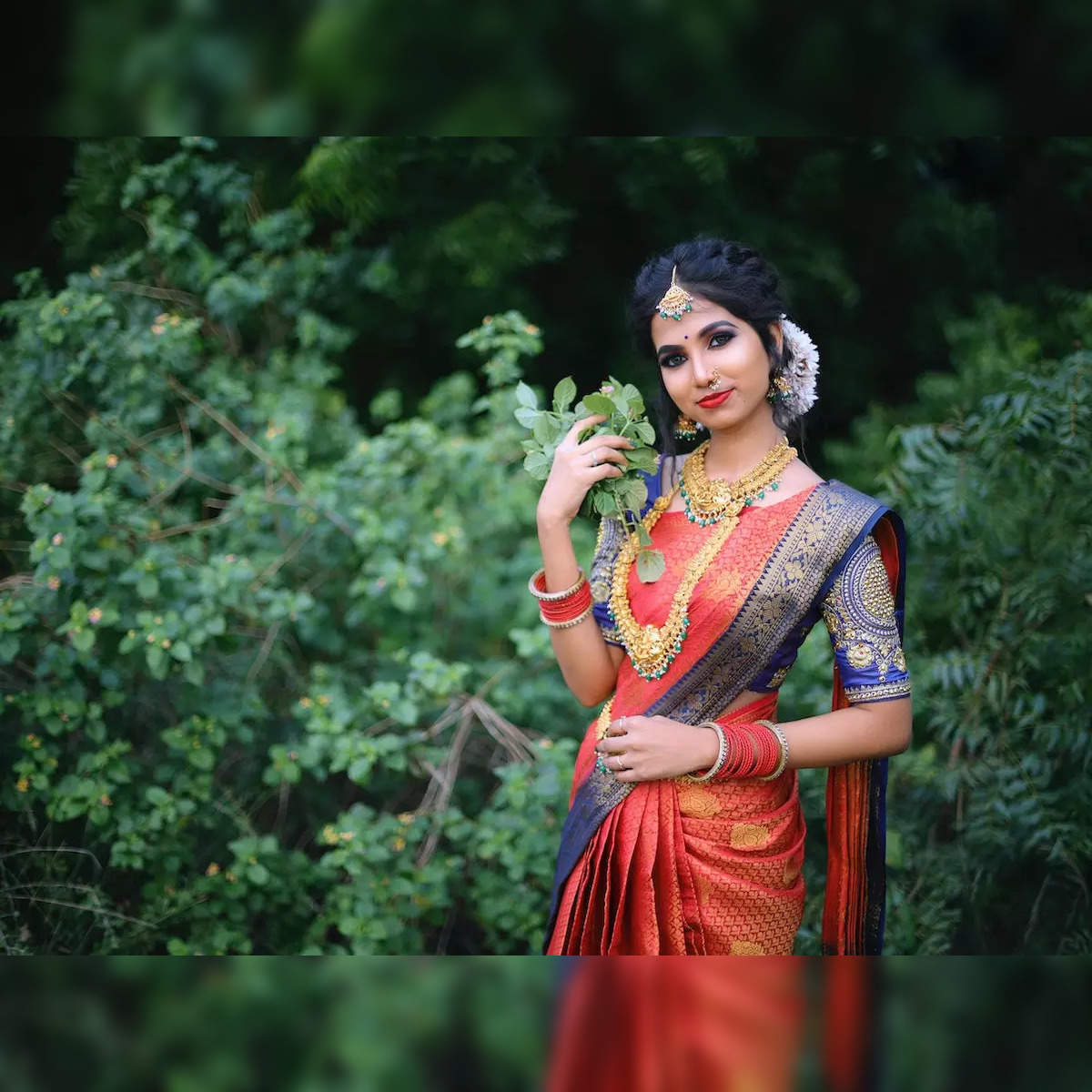 Maharani wearing an ivory and burgundy bridal saree posing. | Photo 257961