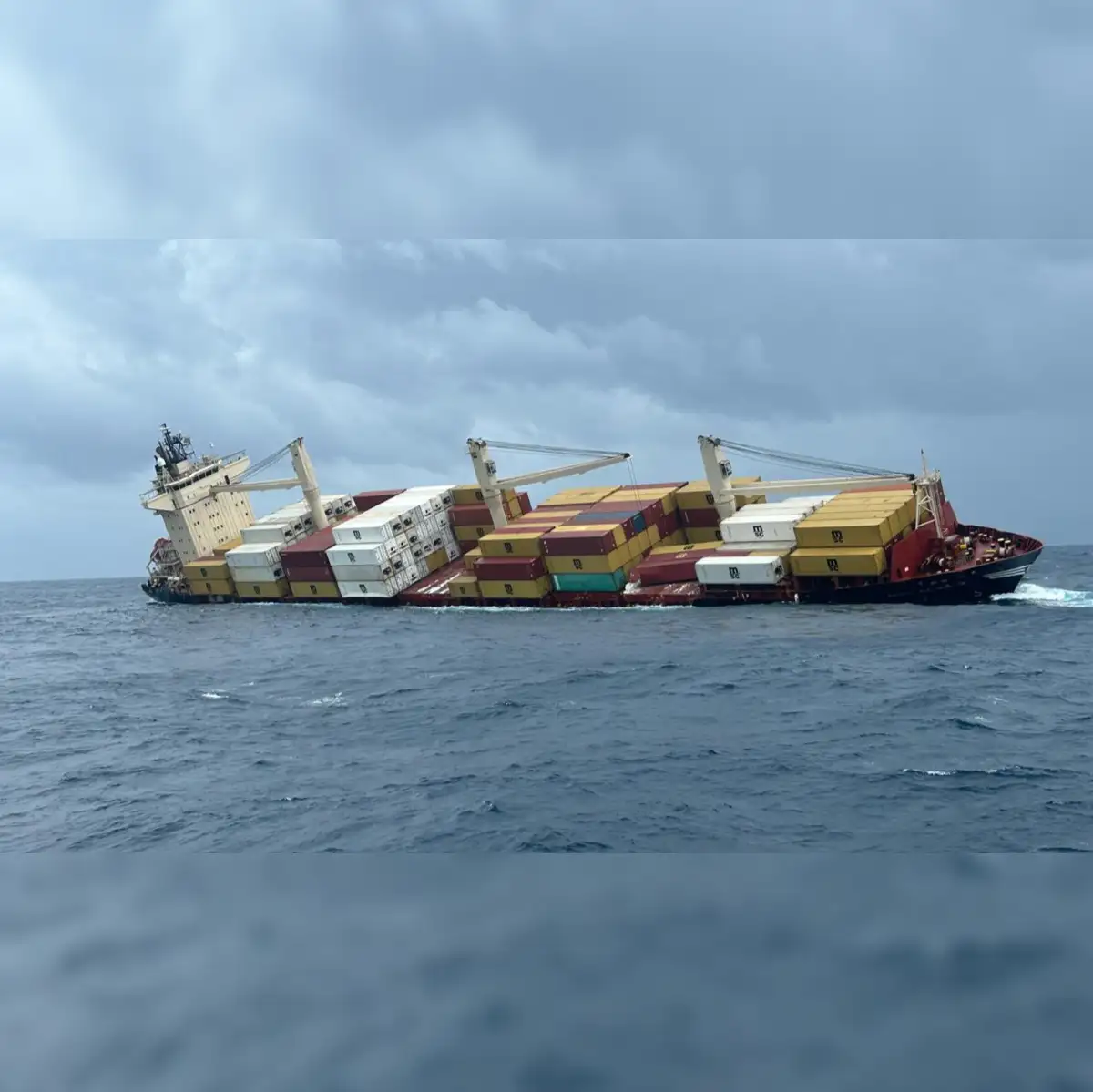 Liberian cargo ship sinks off Kerala coast, major oil leak triggers  statewide alert - The Economic Times