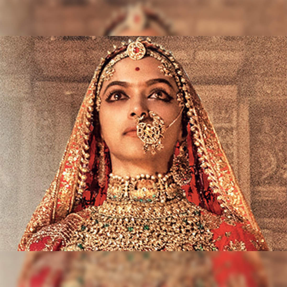 Deepika In Padmavati Vs Aishwarya In Jodha Akbar - किसका शाही अंदाज अच्छा  लगा - YouTube