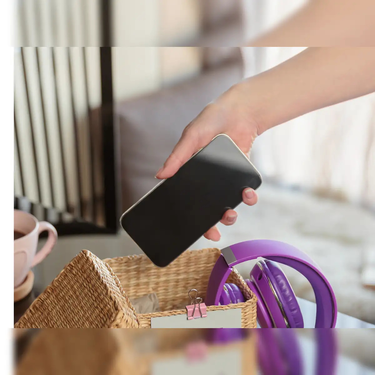 Man ditched his phone for 30 days; what happened to his brain left even  doctors surprised - The Economic Times