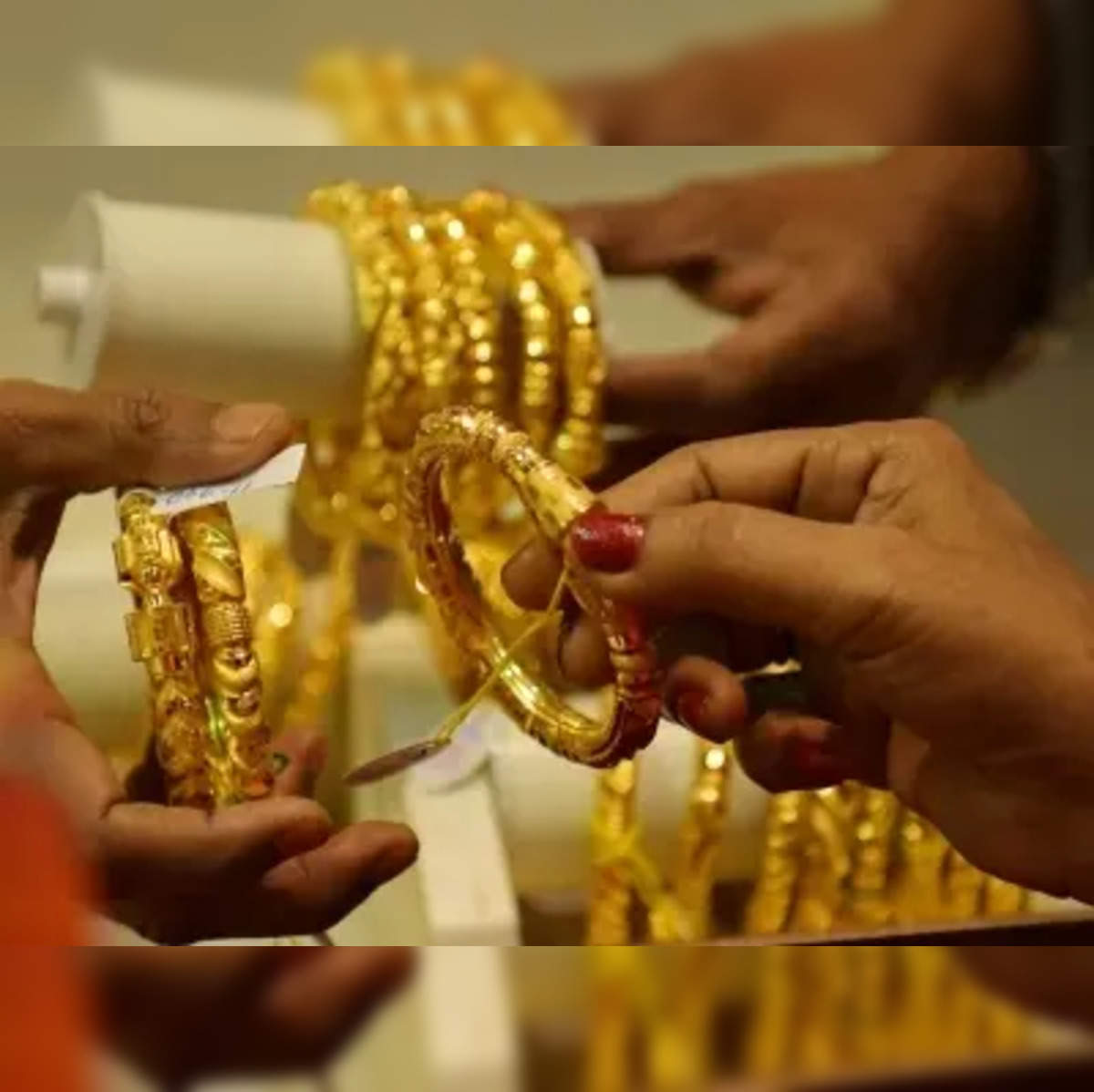 Joyalukkas' latest ad featuring Kajol, Amruta Subhash reminds jewellery  lovers about thanking true friends - The Retail Jeweller India
