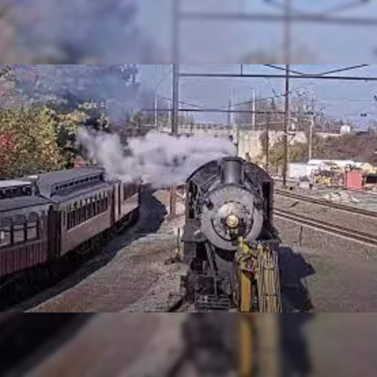 Steam train a-comin' through - The Columbian