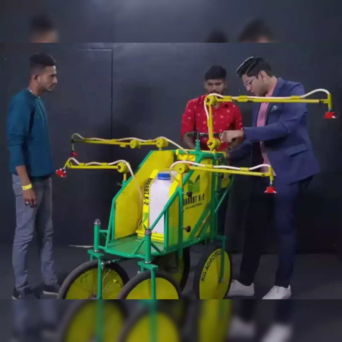 peyush: 'Shark Tank India' Season 2: Jugaadu Kamlesh presents his updated  product concept to investor Peyush Bansal, reveals his first-year target -  The Economic Times