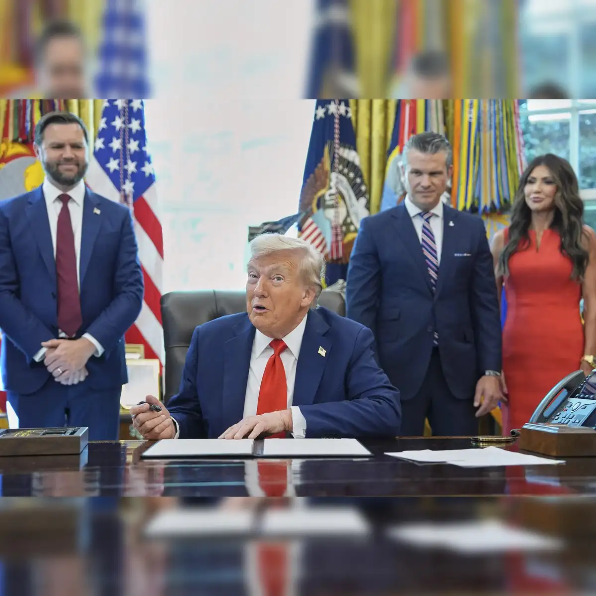 Does trump have his own crypto (50) foto