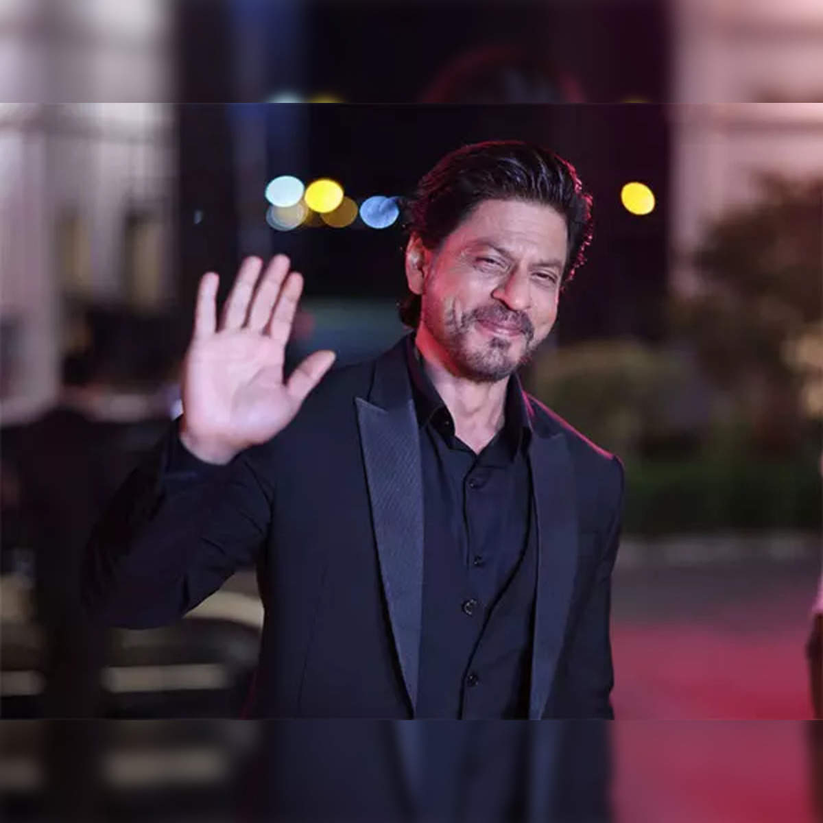 Shah Rukh Khan's Outfit For A Fan Meet Costs Close To One Crore