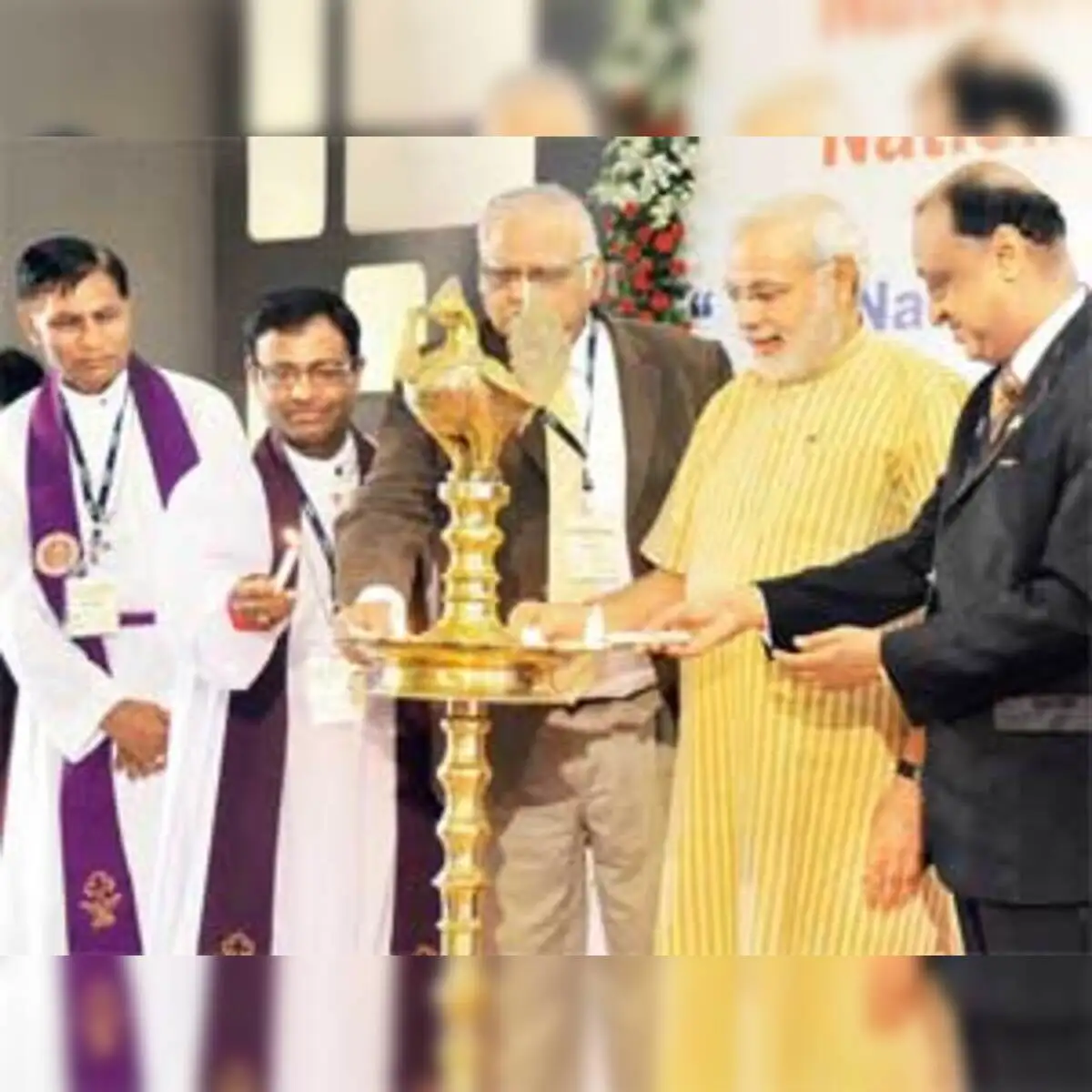 LS Polls 2014: After Muslims, Narendra Modi trying to woo 25 mn 