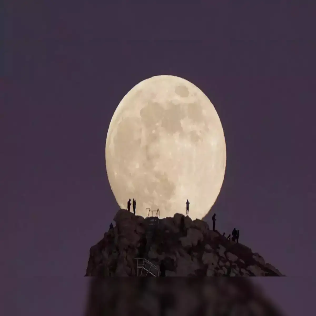 Cold Supermoon on December 4: How full moon helps you manifest anything  powerful with intense clarity. Check step-by-step guide - The Economic Times