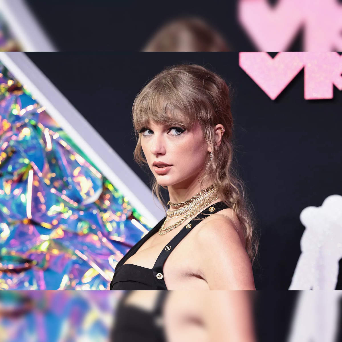 MTV VMAs: Taylor Swift Bags Eight Awards; Shakira Gets Video Vanguard Award  Winner List