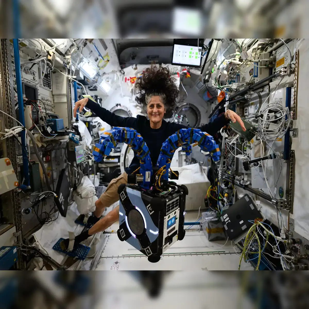 The Astronauts Inside Spacecraft NASA To Blast Amazon Alexa Into Space