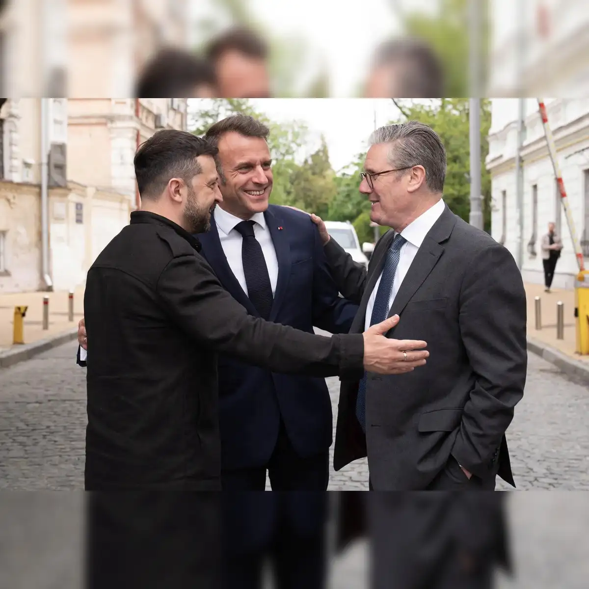 sachin and babi light blue dress Volodymyr Zelensky wore his trousers backwards: Did Ukrainian President  Volodymyr Zelensky wear his trousers backwards while meeting French  President Macron? Here's the truth