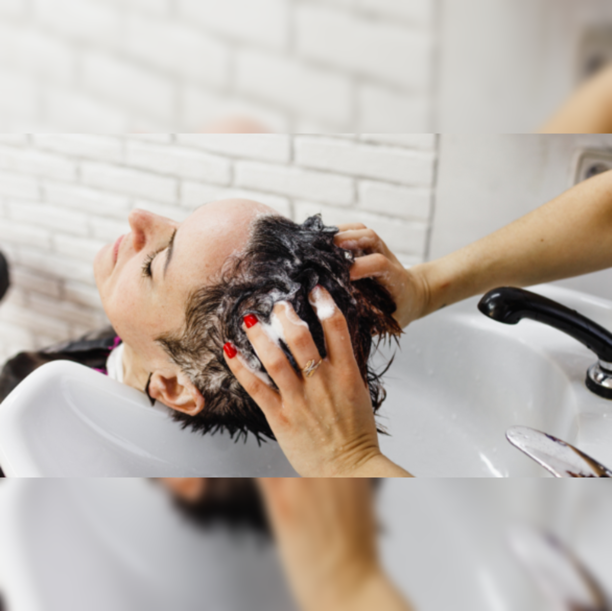 reverse hair washing: What is reverse hair washing? Everything to know this  viral hair-wash trick - The Economic Times