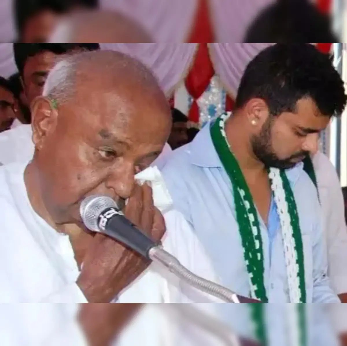 Sex Scandal: Deve Gowda asks his MP-grandson to return immediately & face  law - The Economic Times