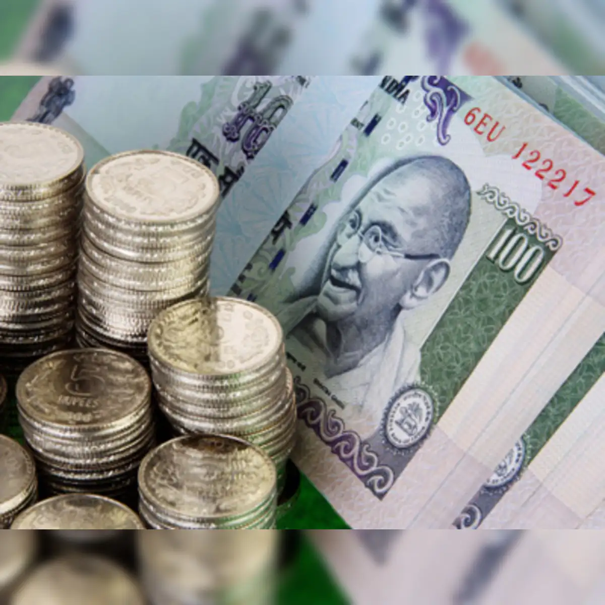 Rupee bounces back 21 paise to 61.31 vs dollar on RBI policy - The Economic  Times