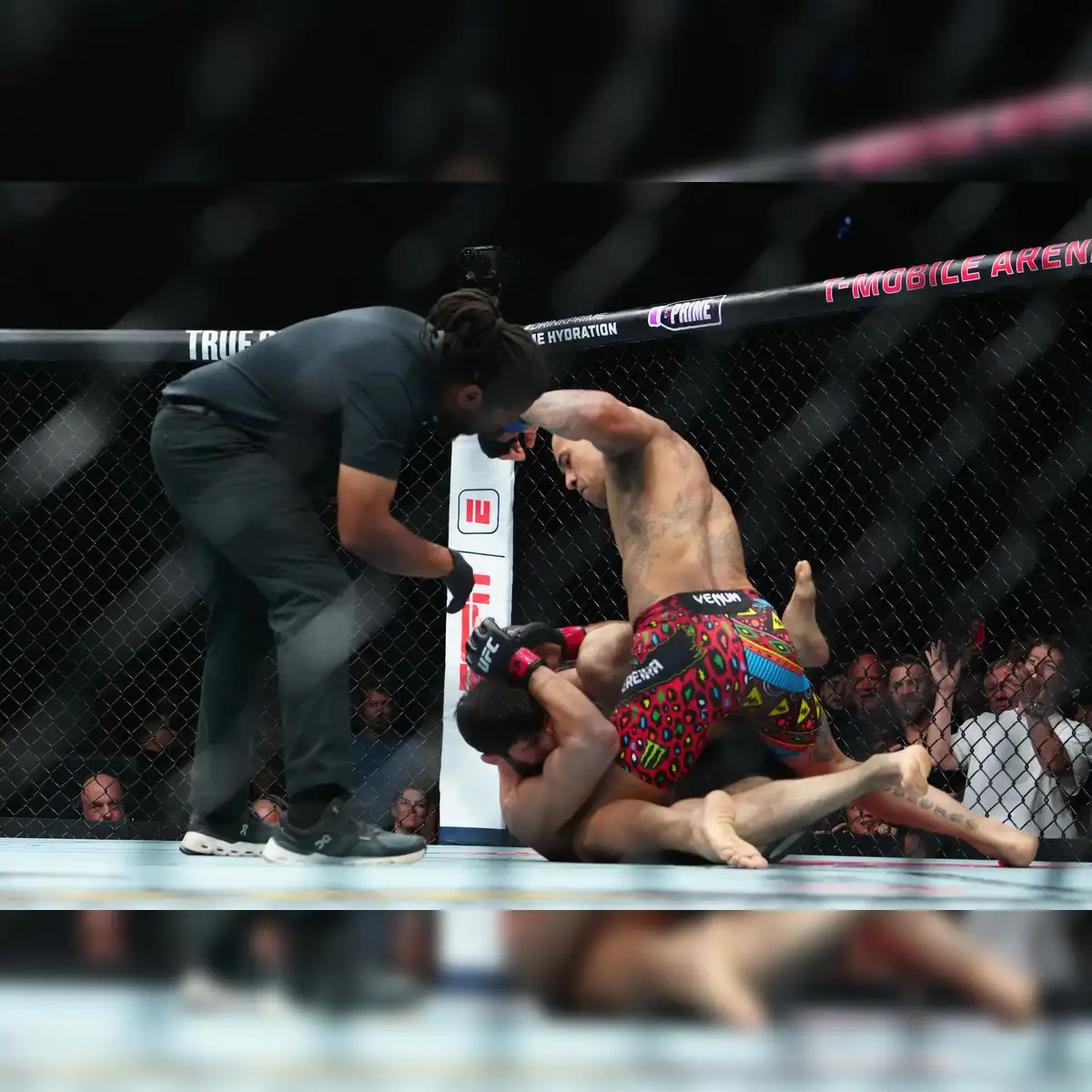 【レア　未開封】NFLマクファーレン　2pack　★ハッセルベックvsポラマル★ Alex Pereira reclaims UFC light heavyweight title with 80-second