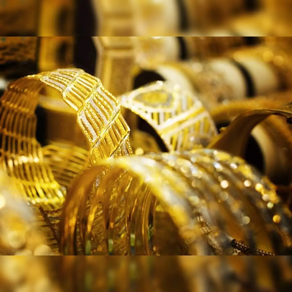 Traders in Mumbai s Zaveri Bazaar stop selling jewellery against credit to retail jewellers The Economic Times