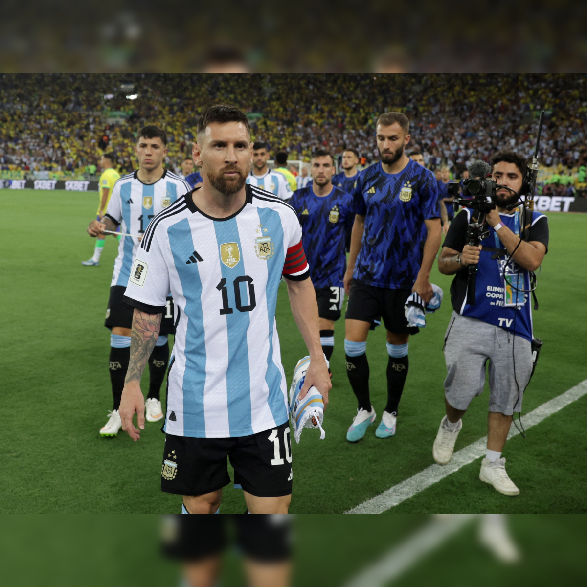 Messi walks off in protest, Brazil vs Argentina delayed as fans