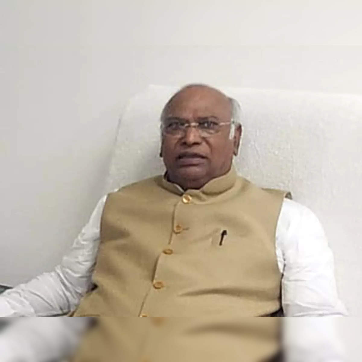 Those who don't have own history, trying to wipe history of others: Kharge