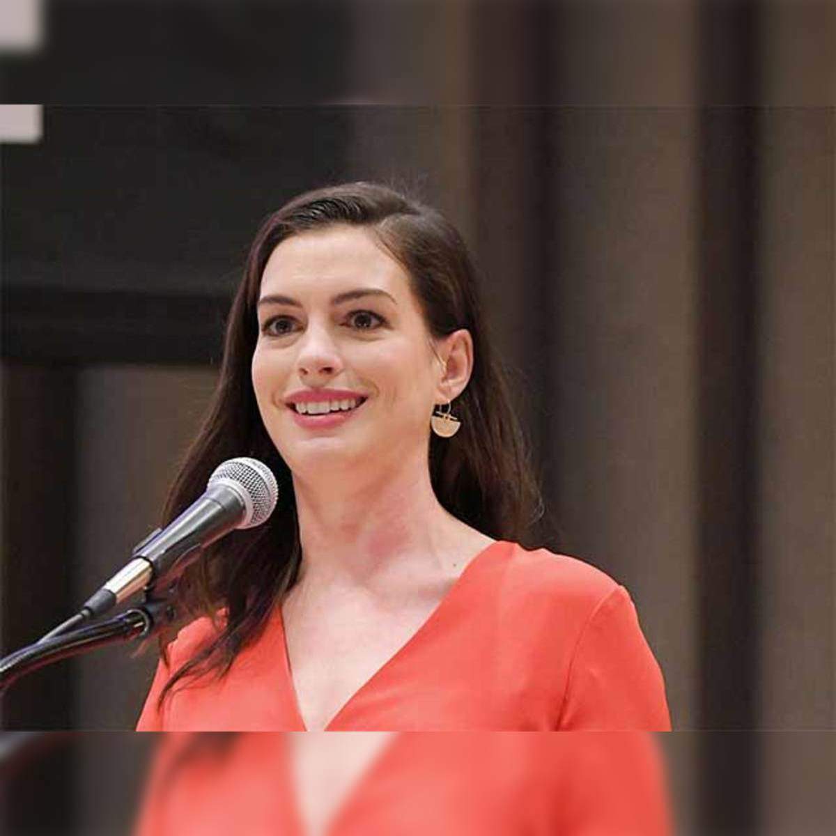 ENGLISH SPEECH  ANNE HATHAWAY: Paid Family Leave (English