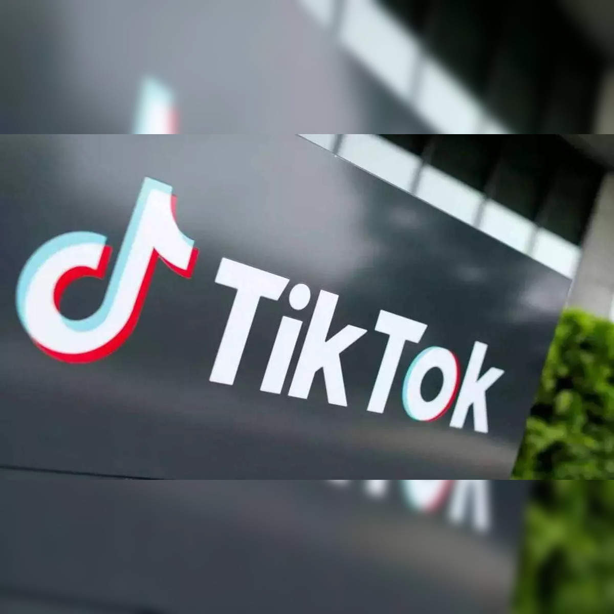 Video TikTok to begin sharing ad revenue with top creators - ABC News