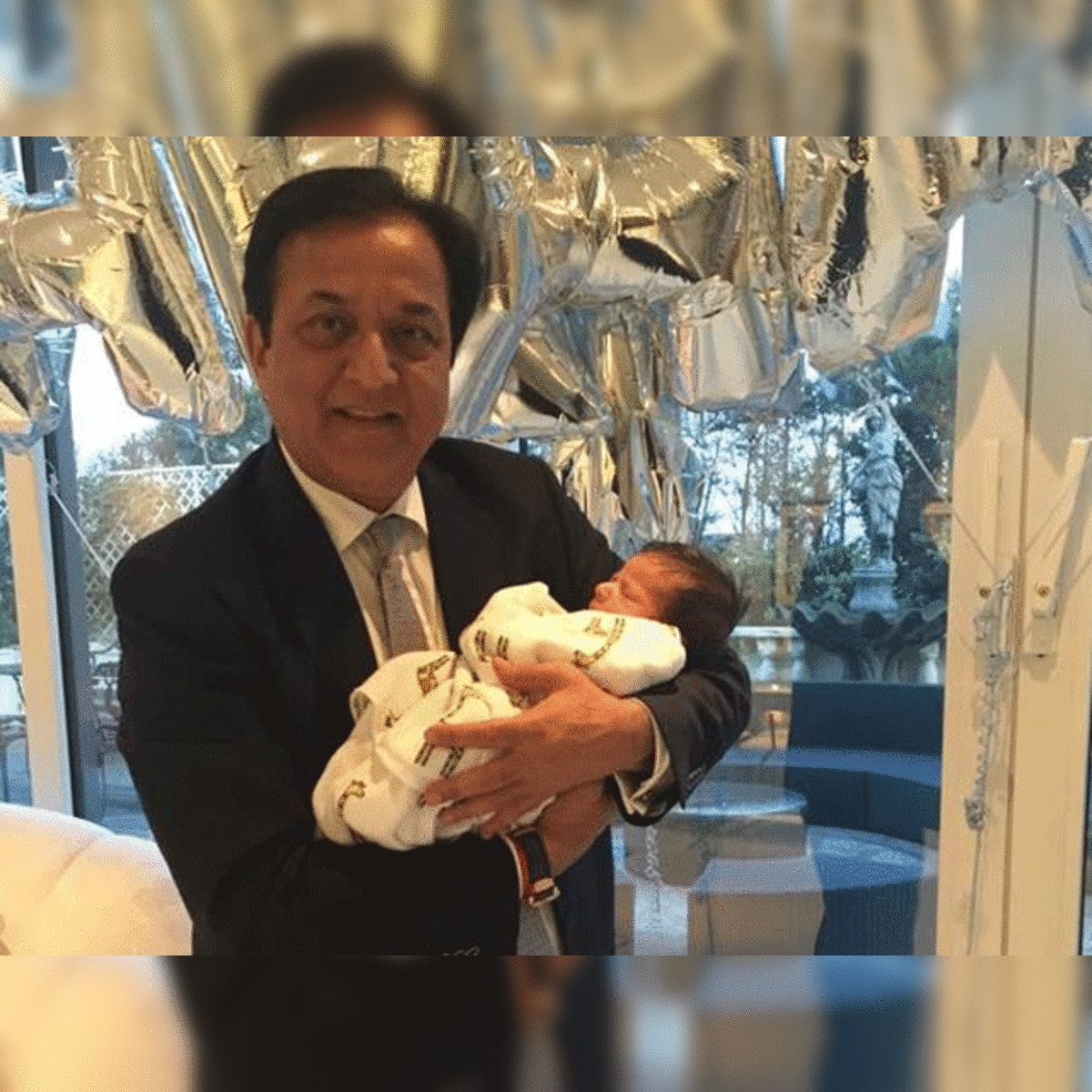 Yes Bank boss Rana Kapoor now gets promoted to the grandparent league - The  Economic Times