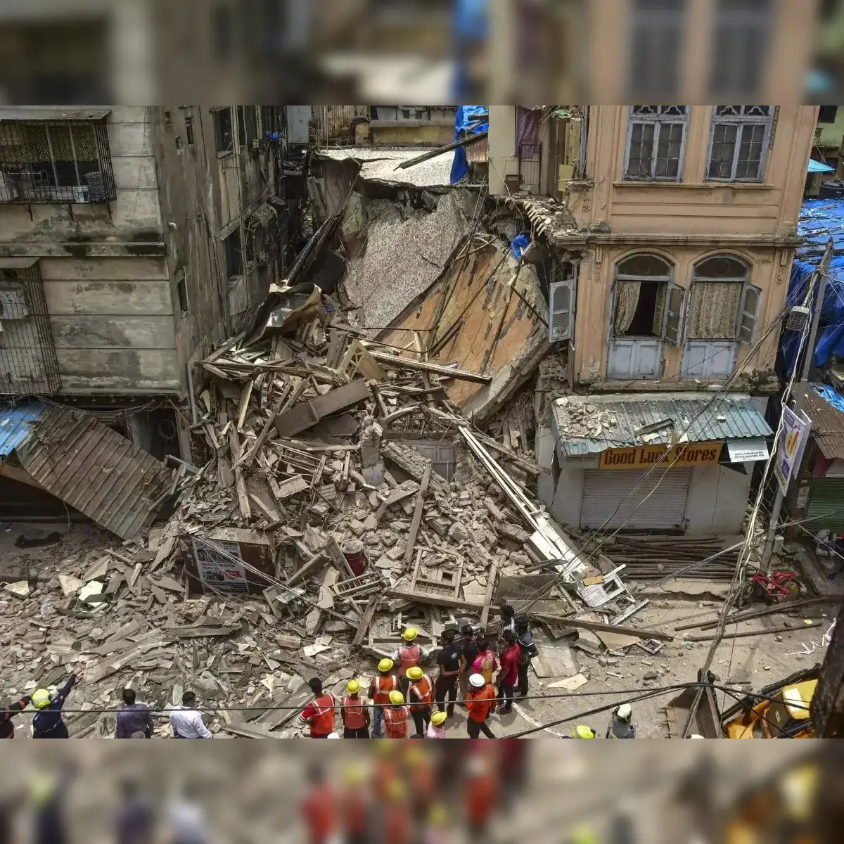 Are Binoculars Suitable for Collapsed Building Rescue? Insights