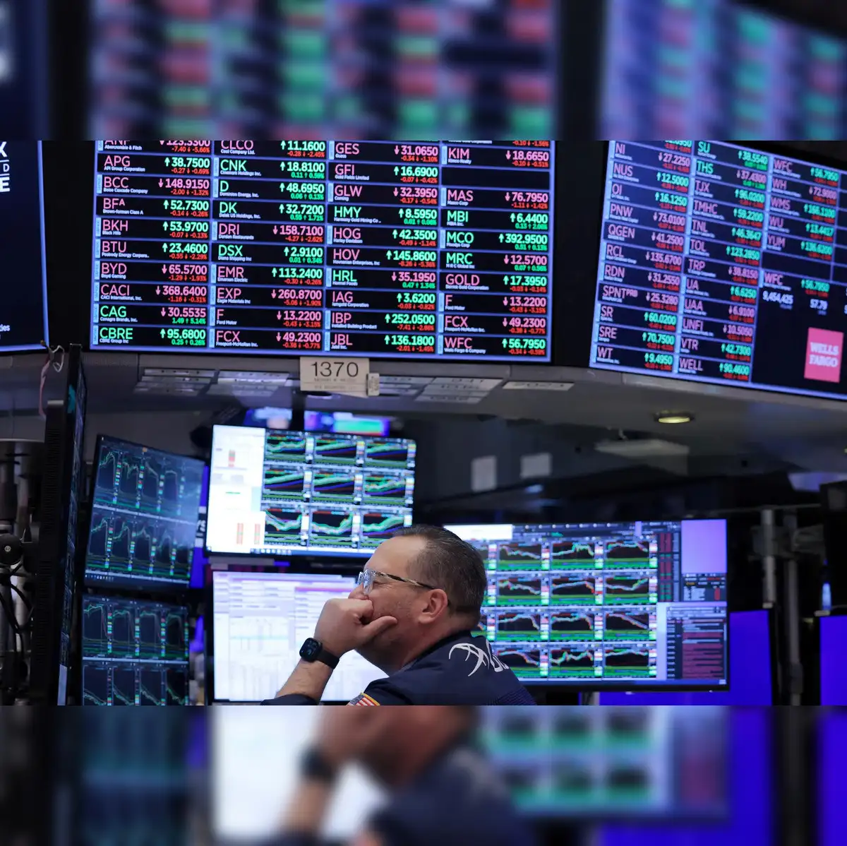 US stock market top gainers & losers today: Apple, Supermicro, Expand  Energy, EQT rise - while Oracle, AppLovin, Seagate, Western Digital fall -  The Economic Times