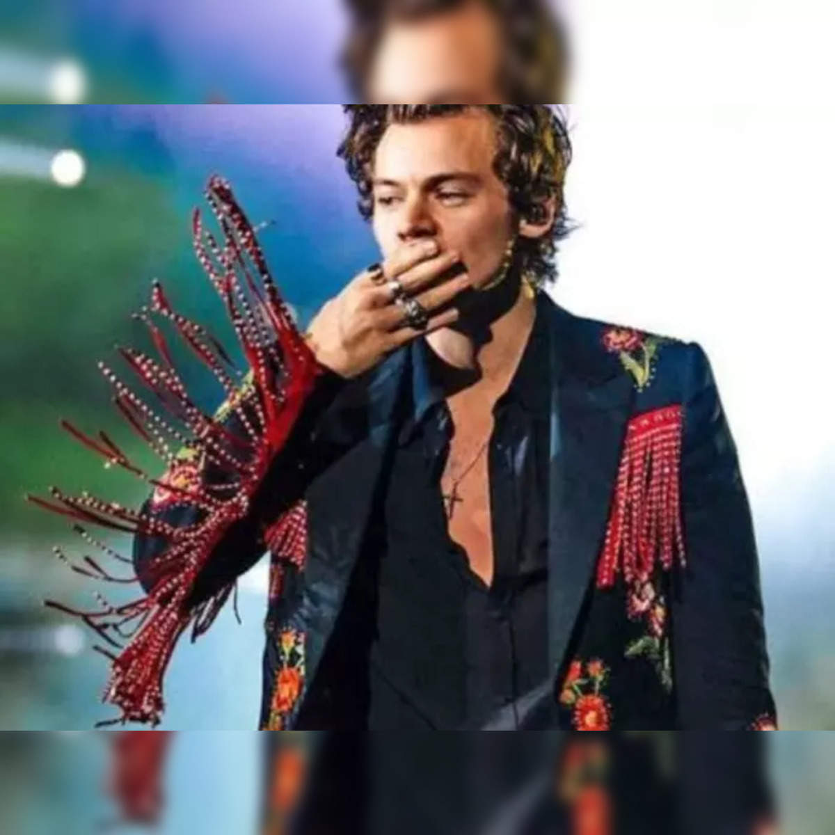 https://img.etimg.com/thumb/width-1200,height-1200,imgsize-25020,resizemode-75,msid-102512347/news/international/us/harry-styles-love-on-tour-earns-usd-600-million-details-here.jpg