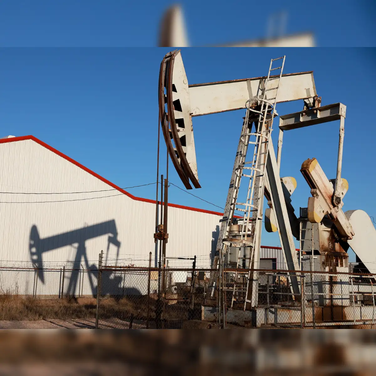 oil price today: Oil prices inch up on large US crude stock draw - The  Economic Times