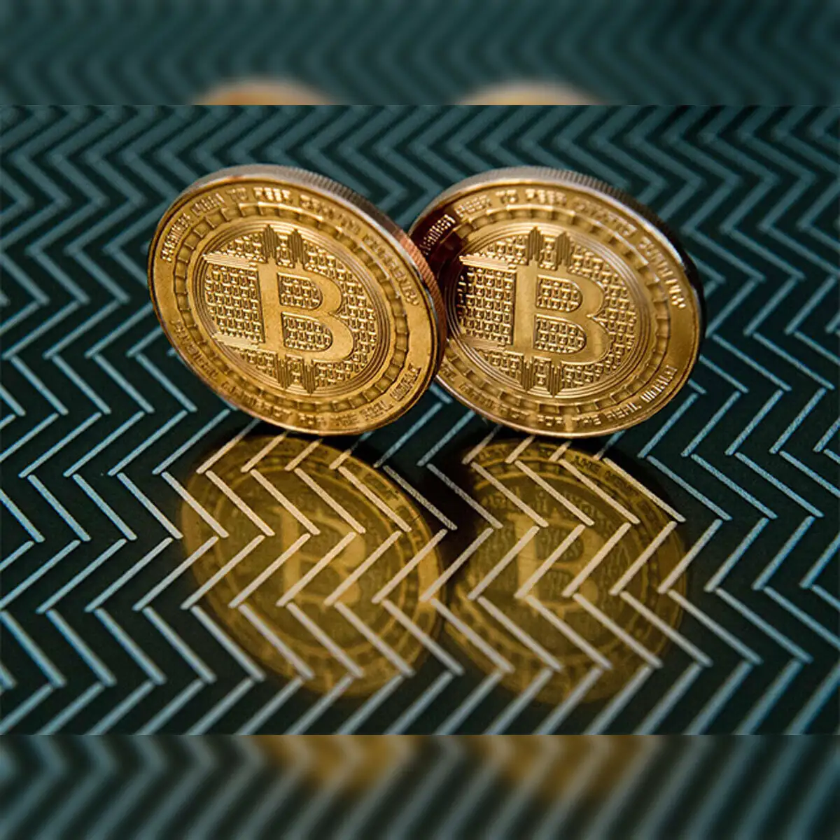 cryptocurrency: Bitcoin tumbles as Trump critique tests stellar run for 2019  - The Economic Times