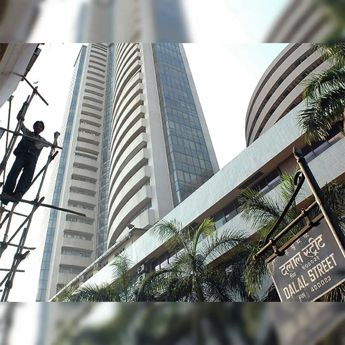 Graphite India share price: Trending stocks: Graphite India share price  jumps nearly 4% - The Economic Times