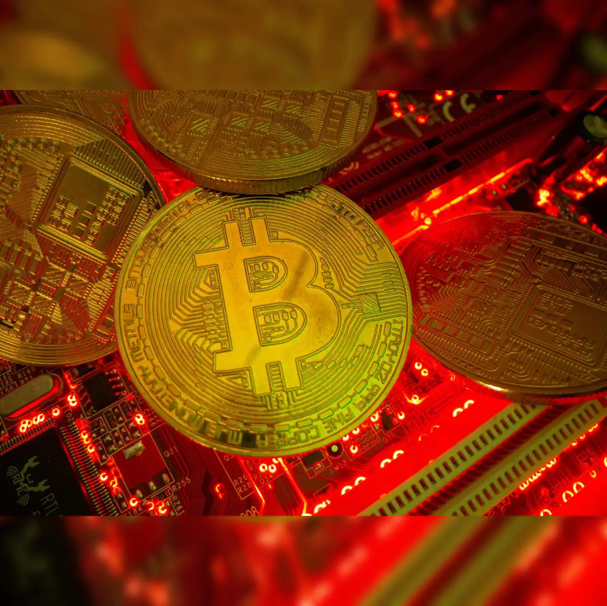 Bitcoin price forecast: BTC crashes today to $101K: Bitcoin price crashes  hard today as panic selling grips crypto markets — Why is BTC falling  sharply – Experts see Bitcoin price prediction at $92,000 next - The  Economic Times