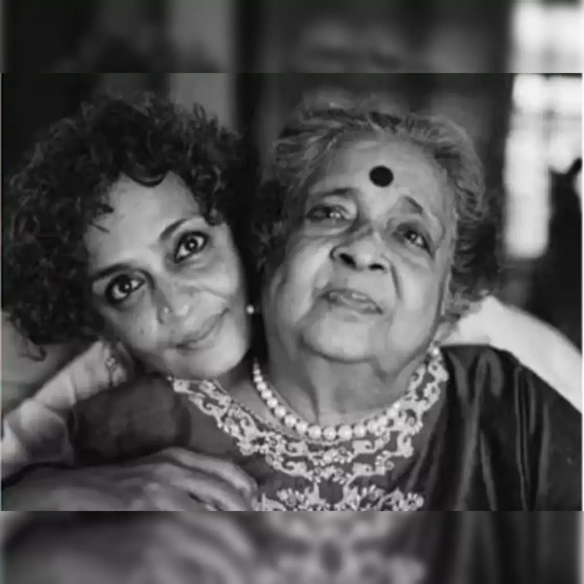 mary roy: Arundhati Roy's mother Mary Roy passes away - The Economic Times