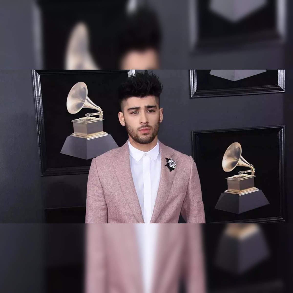 Zayn Malik wins best new artist of the year at 2016 American Music Awards  as Niall Horan watches on - Irish Mirror Online