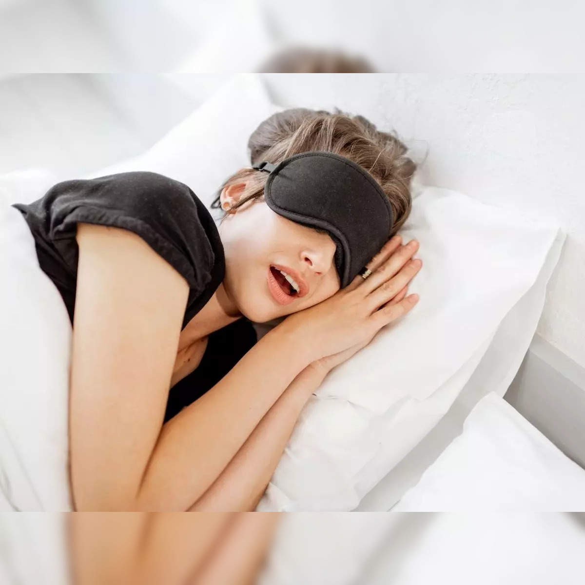 Blindfold Sex: 6 Reasons to Try It Tonight