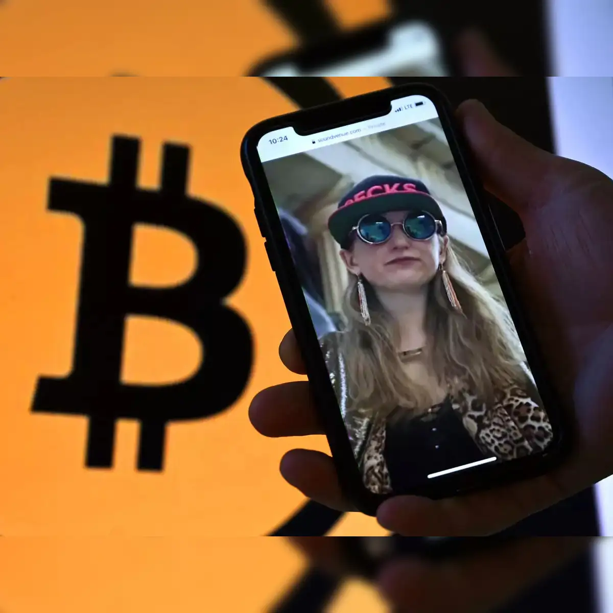 US couple, who stole bitcoin worth billions, became Internet sensation for  their awful rap video - The Economic Times