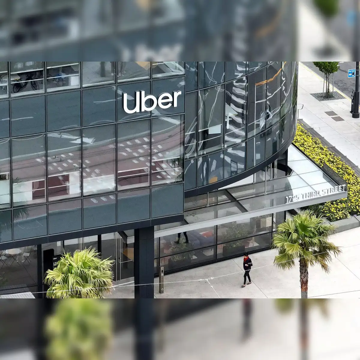 uber: Uber&rsquo;s diversity chief put on leave after complaints of 