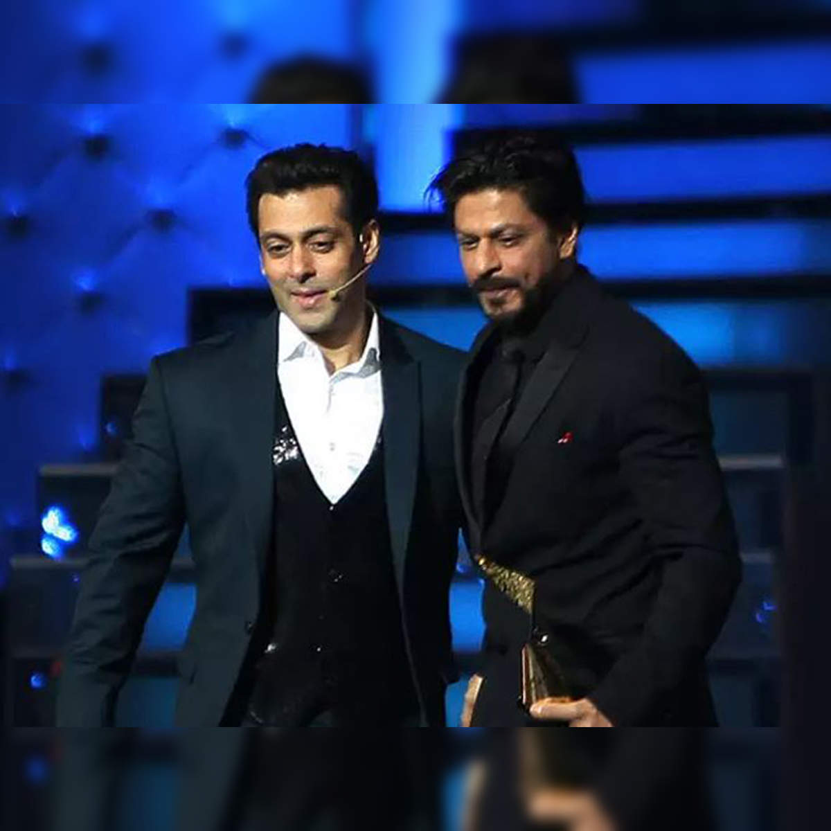 Man wearing gray suit jacket, Shah Rukh Khan Baadshah Actor Bollywood, Shahrukh  Khan, celebrities, blue png | PNGEgg