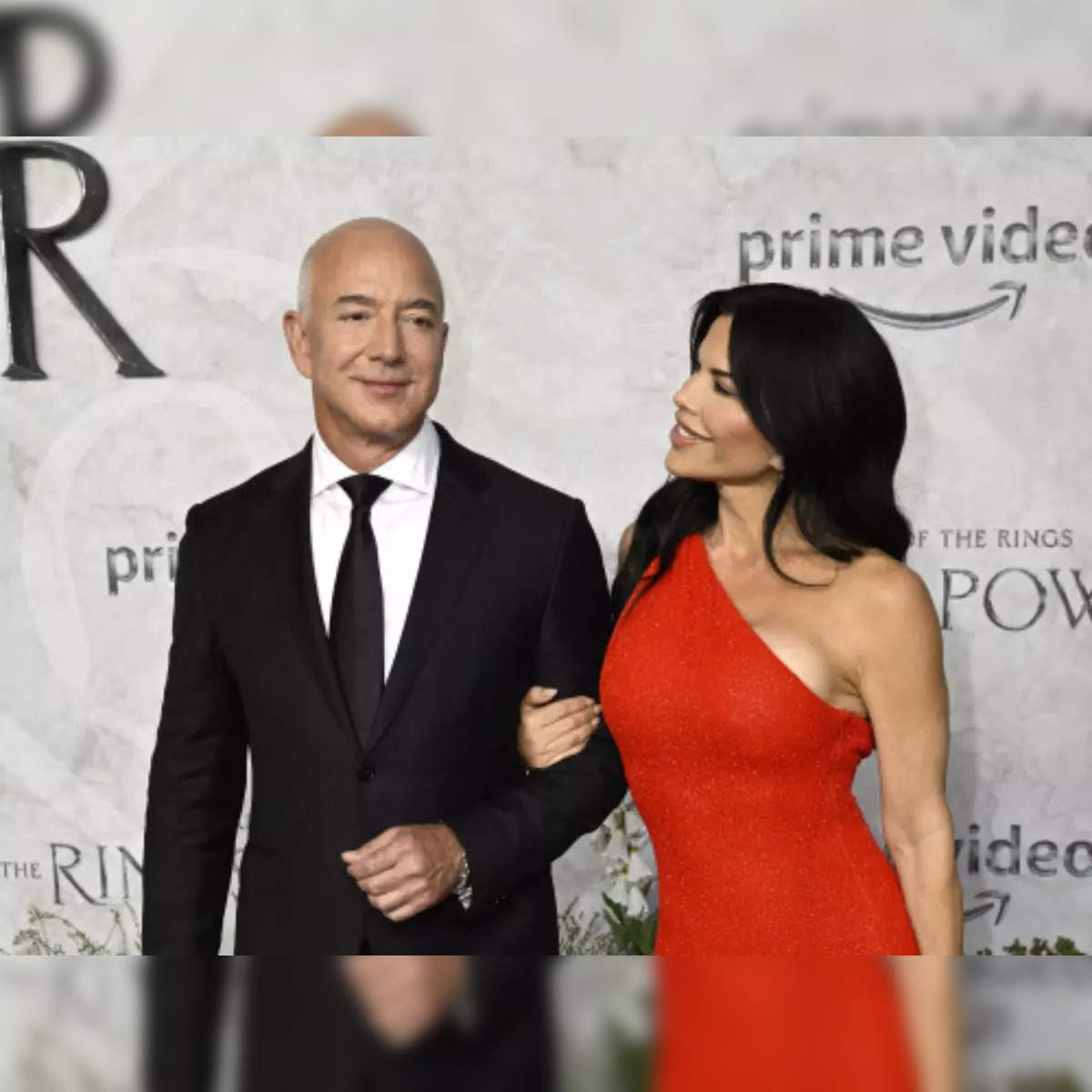 kim kardashian: What happened when Jeff Bezos, Lauren Sanchez, and Kim  Kardashian were spotted jet-skiing together in Greece? - The Economic Times