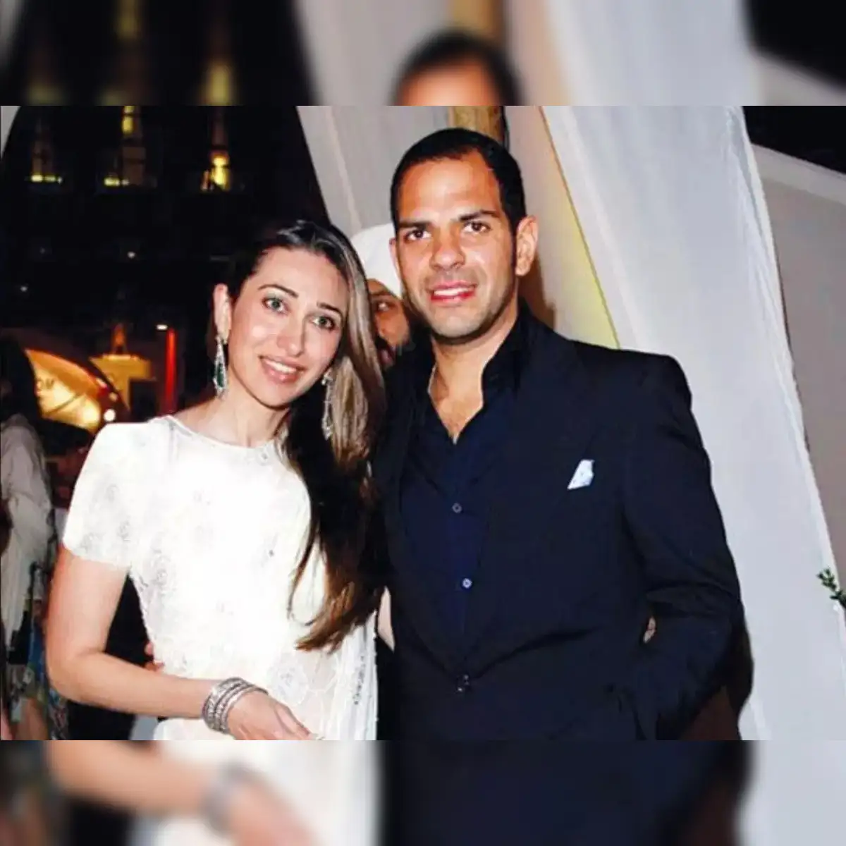 Karisma Kapoor and her children sign funeral note of her ex-husband, Sunjay  Kapur - The Economic Times