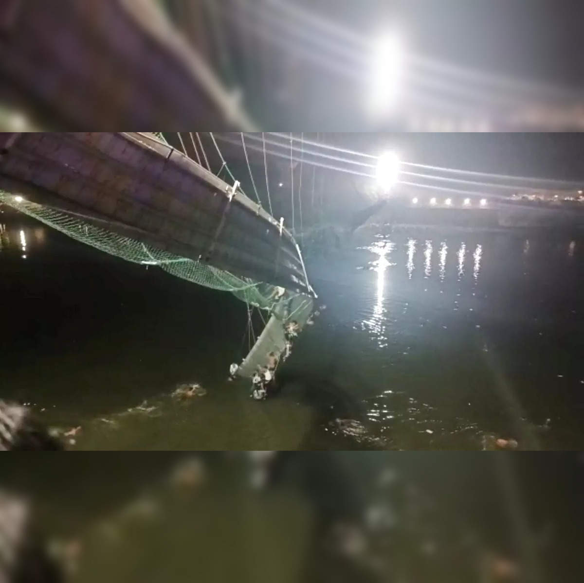 Morbi bridge collapse: Over 130 killed in Morbi bridge collapse; Doctors  struggle to handle injured - The Economic Times