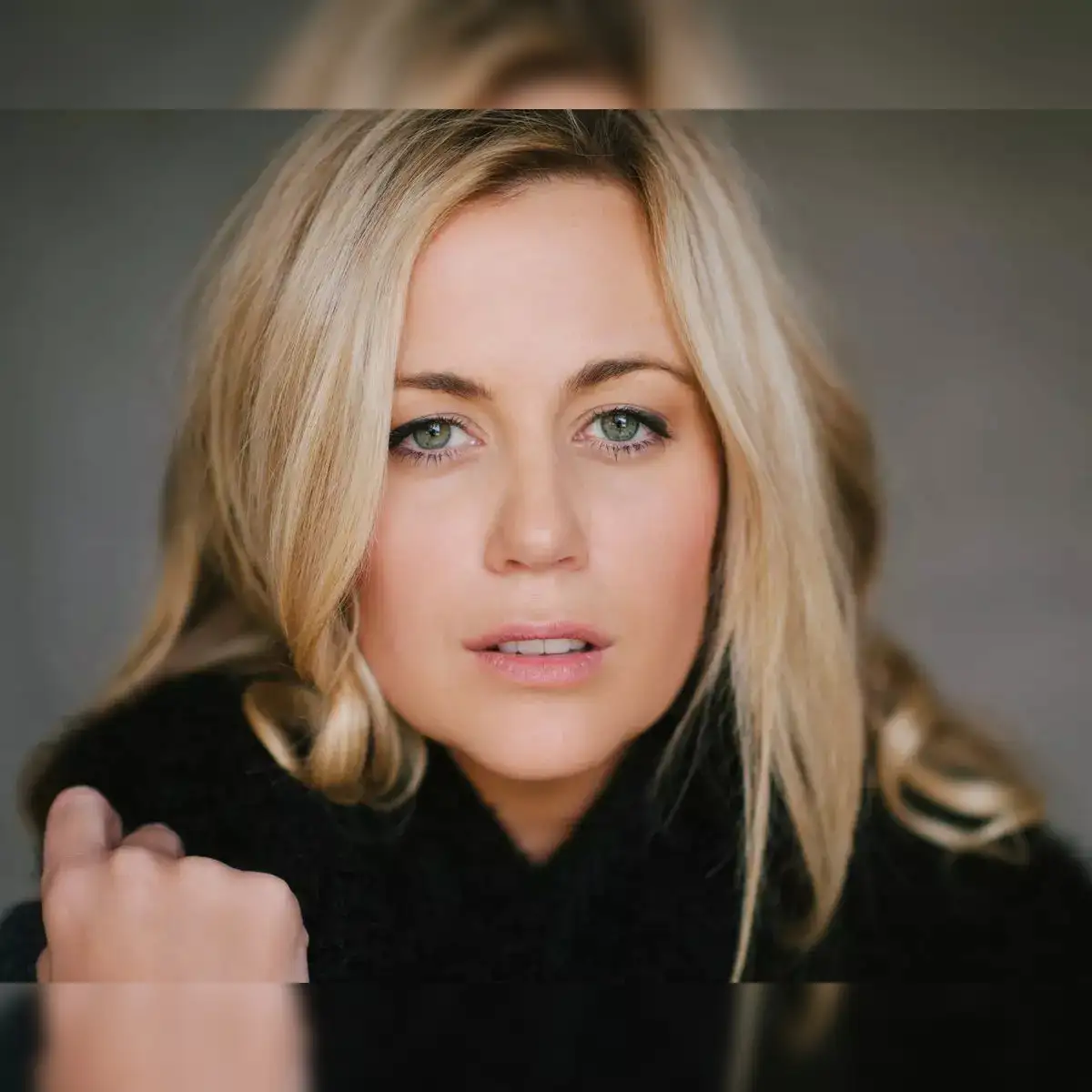 Rachael Carpani, McLeod's Daughters star, dies at 45 after 'long battle  with chronic illness' - The Economic Times