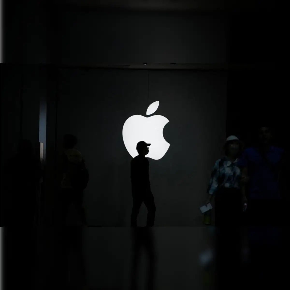 Apple: Apple shareholders reject AI disclosure proposal