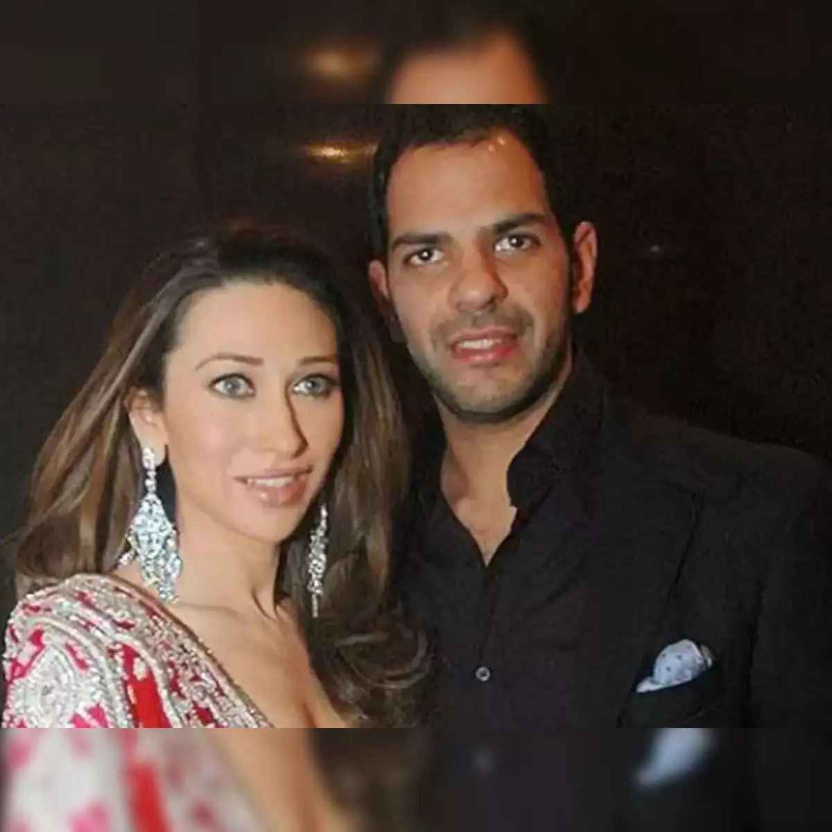 Karisma Kapoor had endless cars, palatial house but was not happy in her  marriage to Sunjay Kapur, claims 90s director - The Economic Times