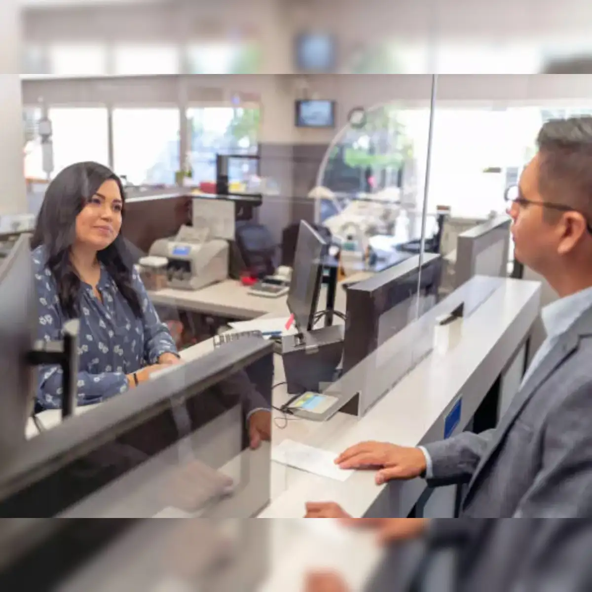 A bank employee accidentally transferred Rs 200,000,000,00 online 